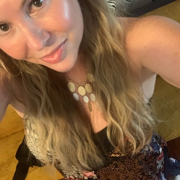 Meet your Posher, Traci - Picture 6 of 9